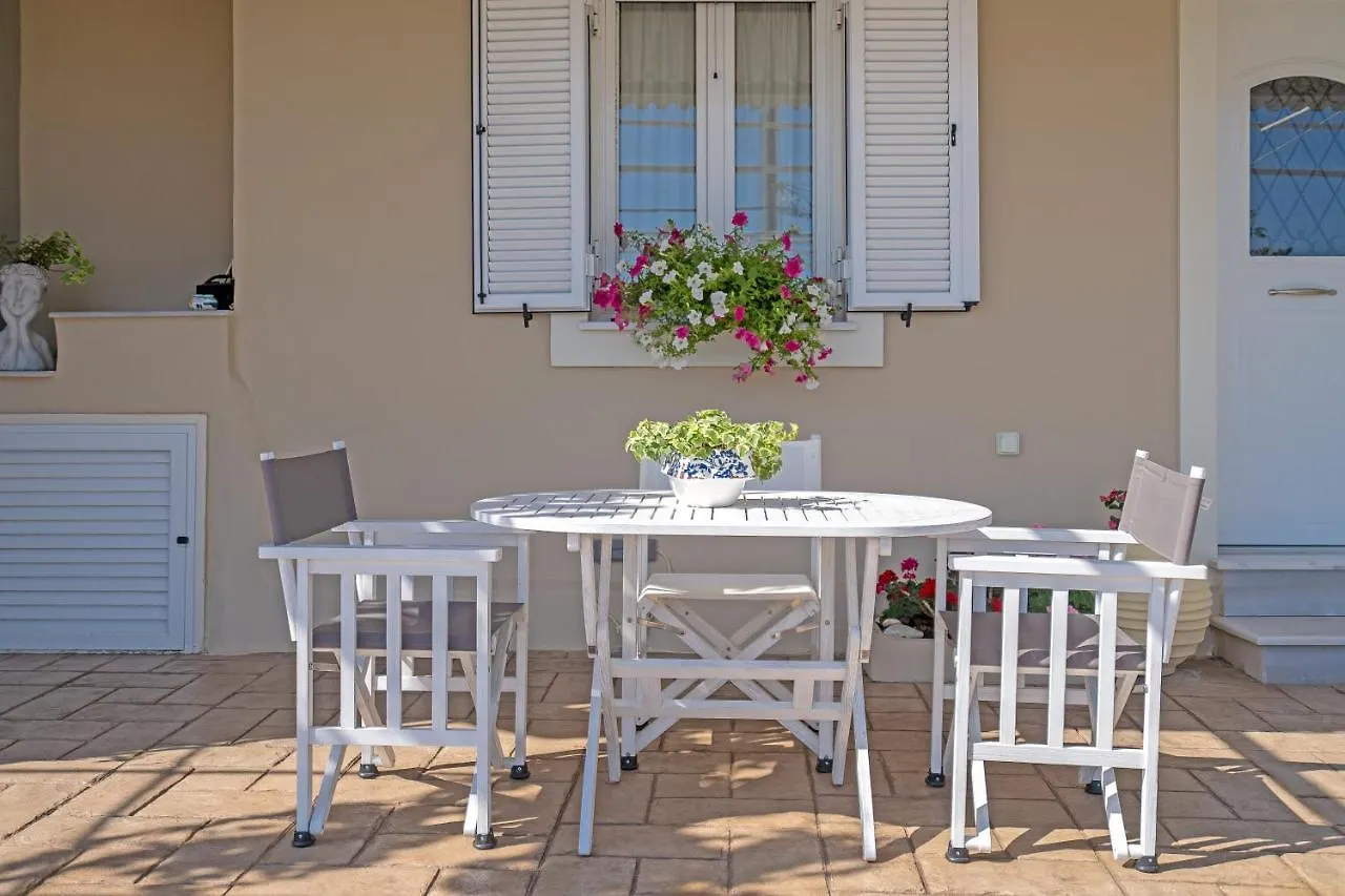 Marios Villas Poros